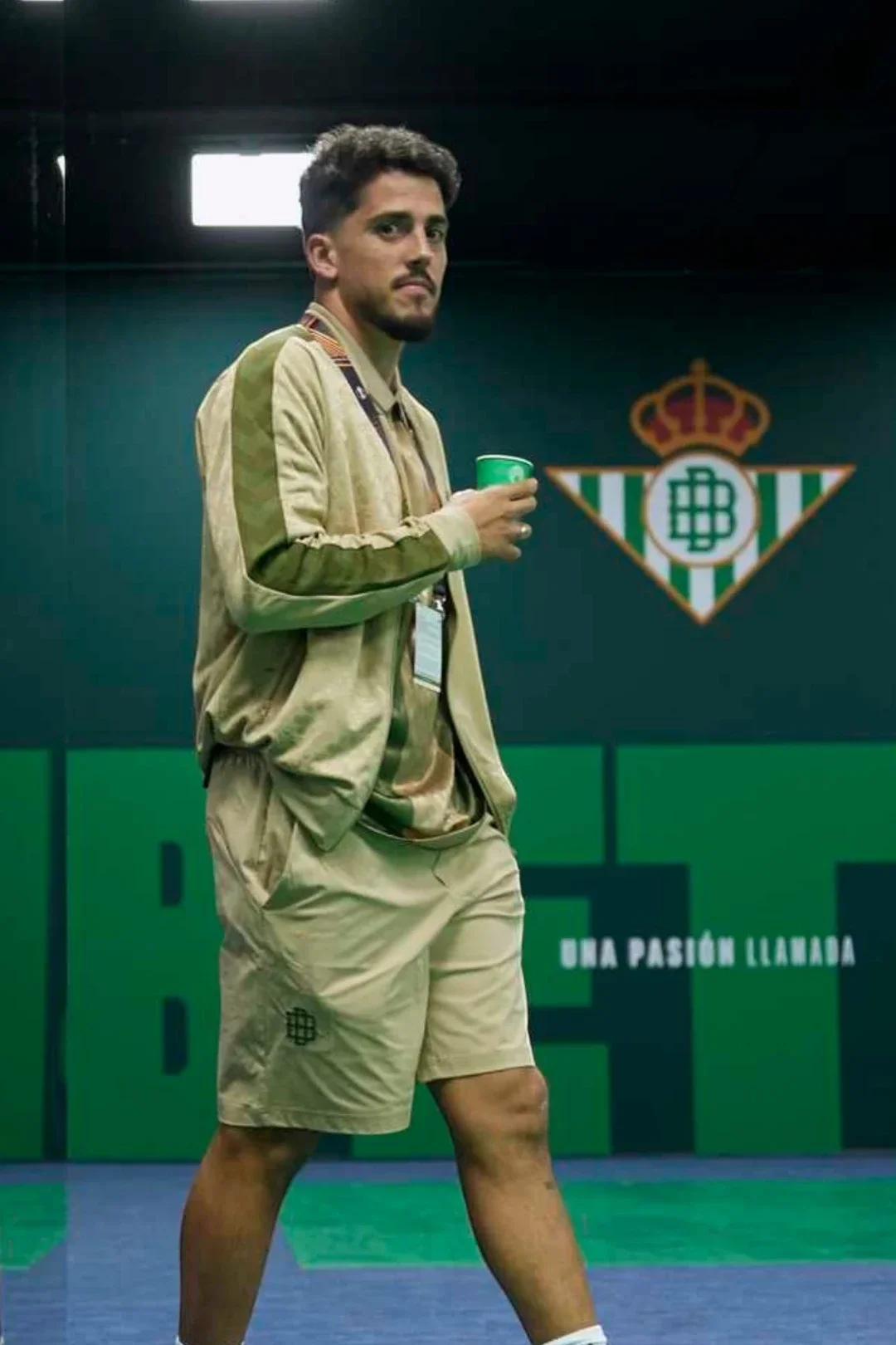Pantalón Corto Viaje Hummel Hombre Beige Doble B Verde