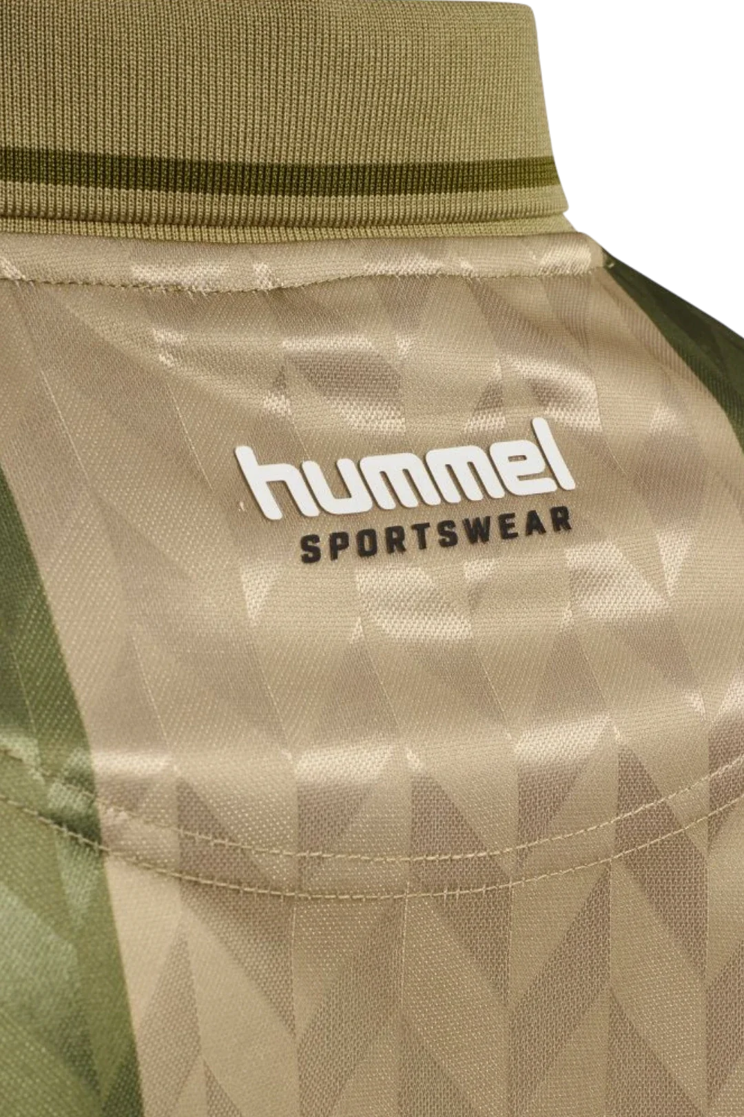 Camiseta Viaje Hummel Hombre Beige/Verde Doble B Blanca