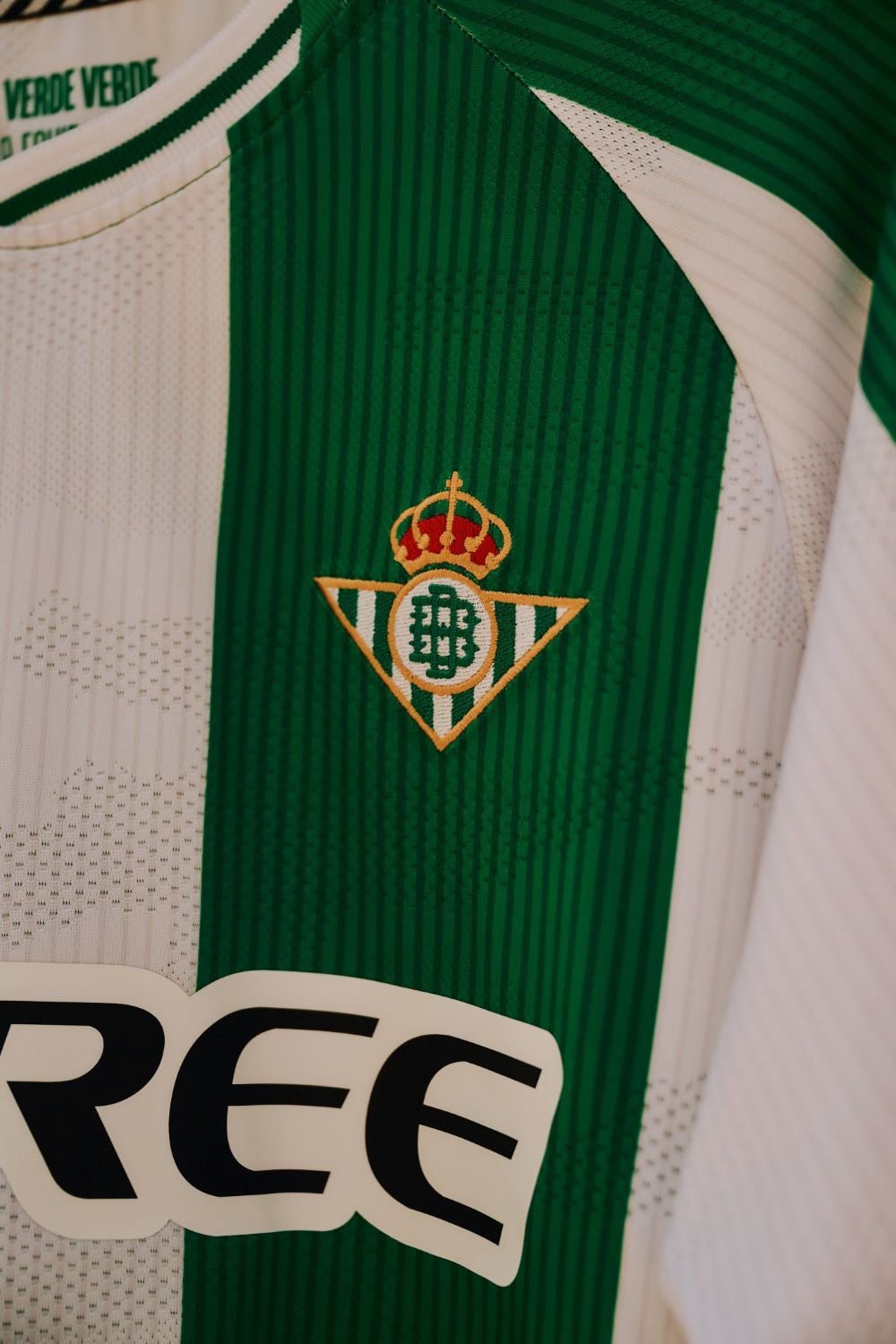 Real Betis Balompié. Gorra Multicolor Escudo Real Betis Niño Real Betis Balompié. Gorra Multicolor Escudo Real Betis Niño